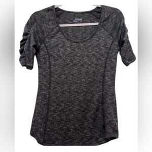 Columbia Women’s Small Petite black & white top with short scrunched sleeves